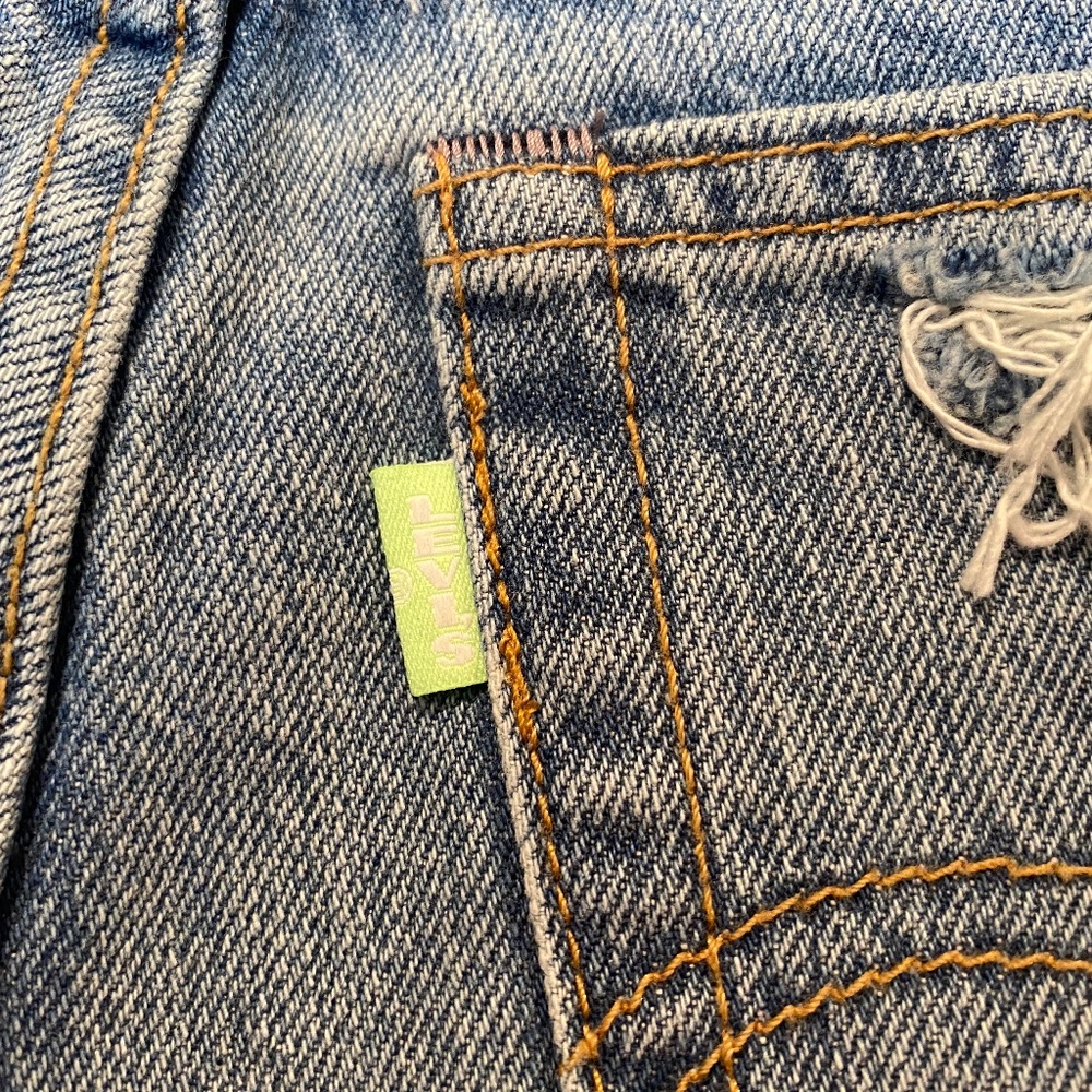 NEW women/junior Custom Levi’s shorts - Picture 6 of 8